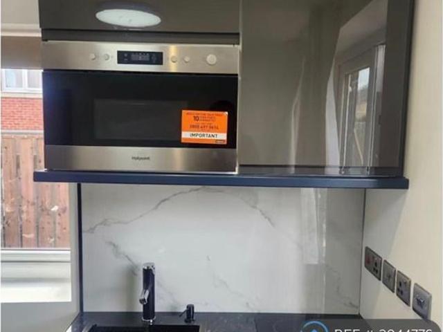 Apartment for rent in Meadowgate Point, Leeds