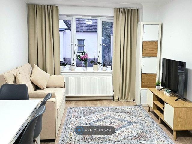 Apartment for rent in London Borough of Sutton, Greater London