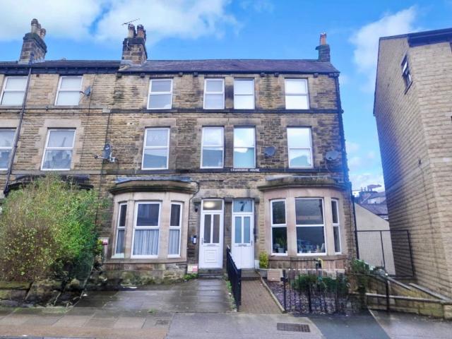 Studio for rent in Low Harrogate, Harrogate