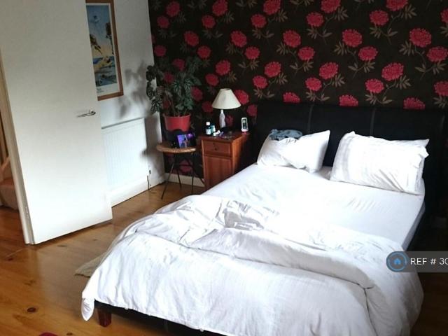 House for rent in Ferme Park, Greater London