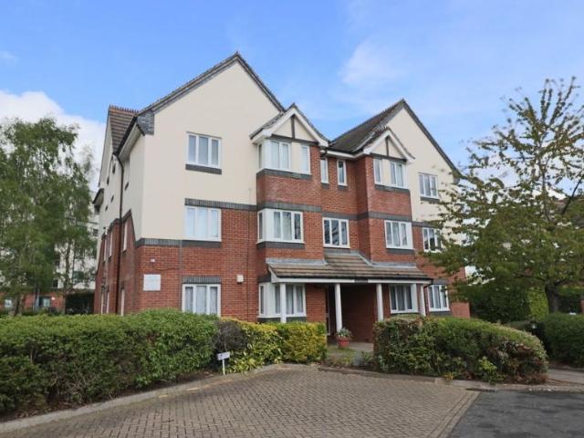 Apartment for rent in Blackhills, Surrey