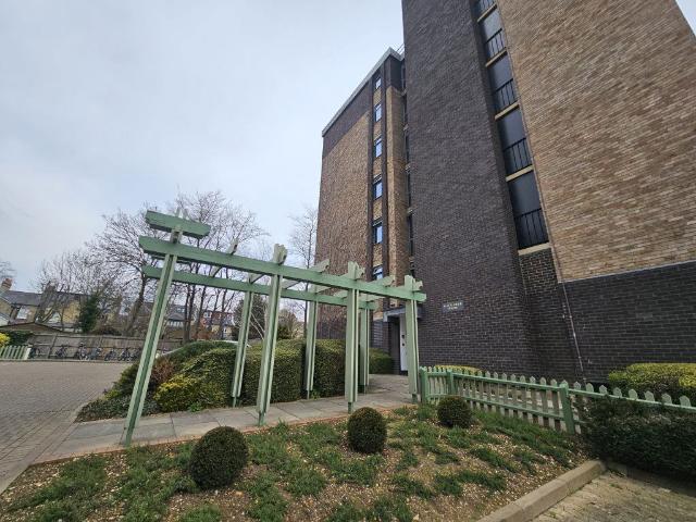 Studio for rent in Chesterton, Arbury