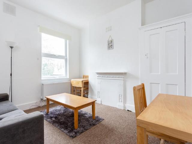 Apartment for rent in Stockwell Park, Greater London