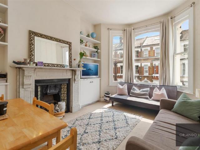 Apartment for rent in Stockwell, Greater London