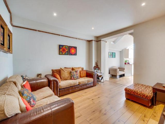 Apartment for rent in Kilburn, Greater London