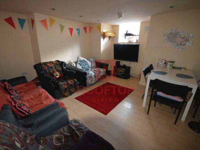 House for rent in Hyde Park, West Yorkshire
