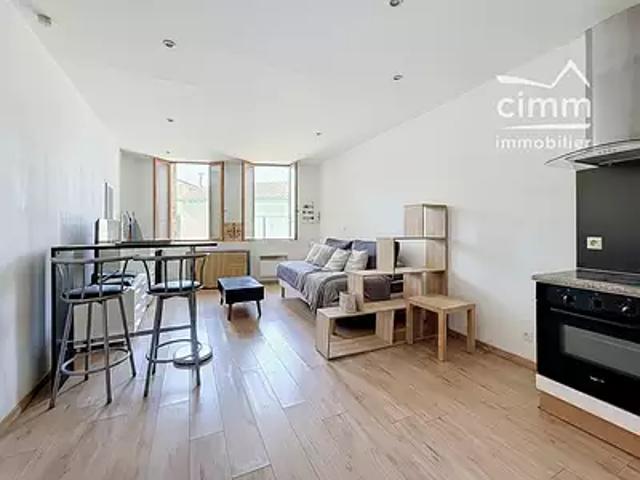 Appartement vente à Place des Arcades, Mazan