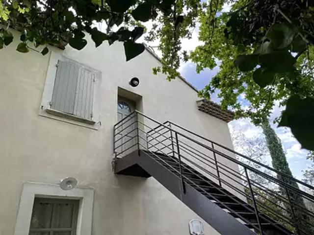 Appartement location à Place des Arcades, Mazan