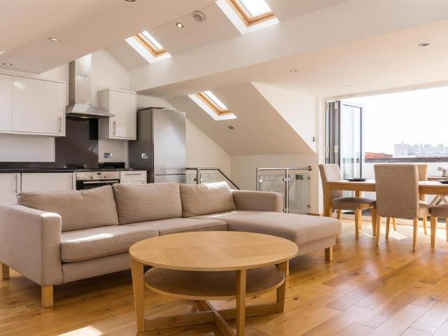 House for rent in Kilburn, Greater London