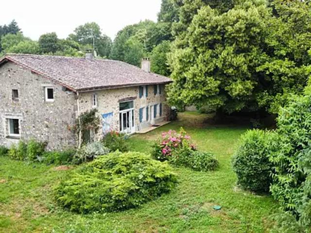 Maison vente à Confolens, Mazerolles