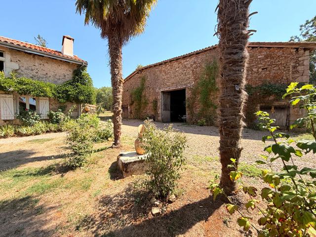 Maison vente à Confolens, Mazerolles