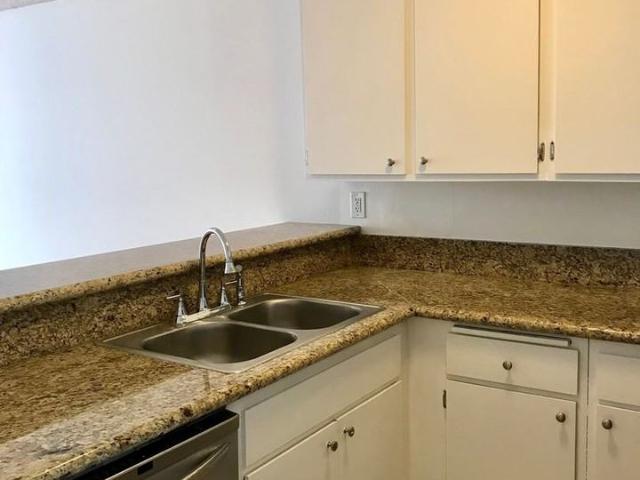 Apartment for rent in Canoga Park, California