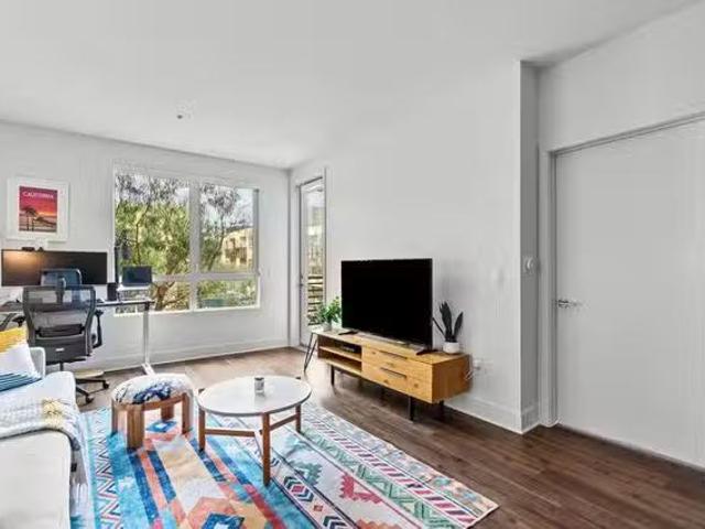 Apartment for rent in Canoga Park, California