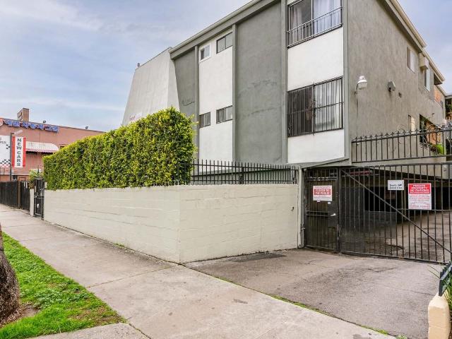Apartment for rent in Canoga Park, California