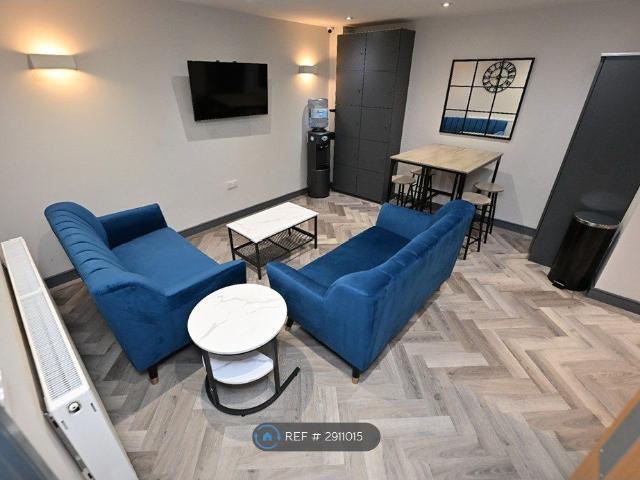 Room for rent in Roby Mill, Lancashire