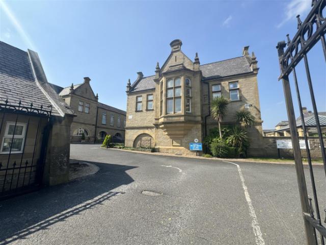 Apartment for rent in Heath, Savile Park