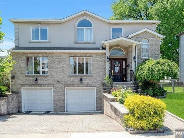 House for sale in Fort Lee, New Jersey