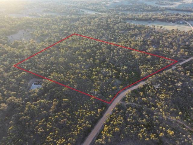 Cottage for sale in Mcintyre, Victoria