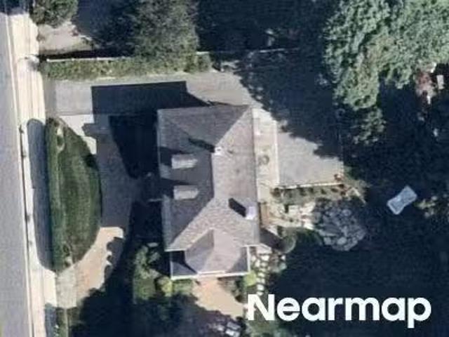 House for sale in Beverly