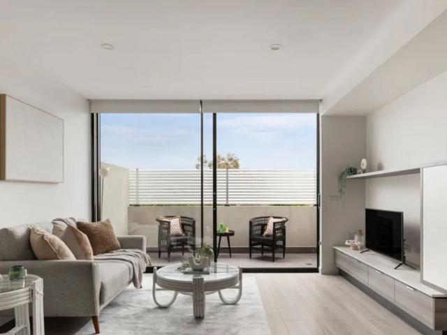 Room for rent in McKinnon, Melbourne