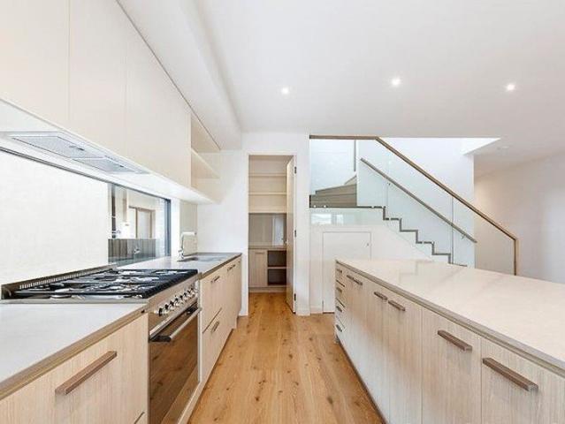 Townhouse for rent in Bentleigh East, Melbourne