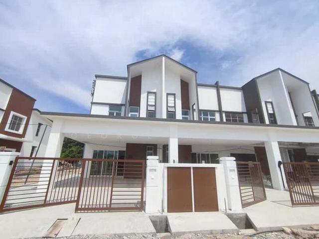 Terraced House for sale in Malaka