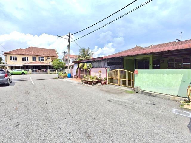 Terraced House for sale in Malaka
