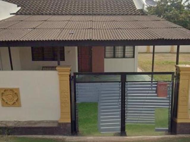 Terraced House for sale in Malaka
