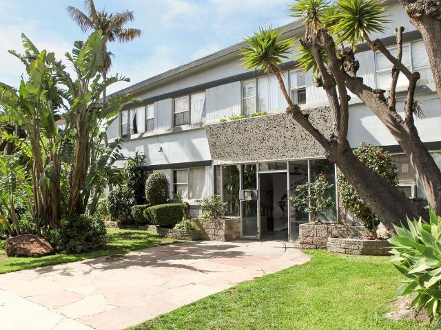 Apartment for rent in Canoga Park, California