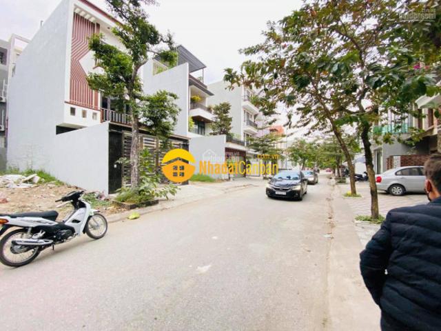 Nhà mặt phố bán