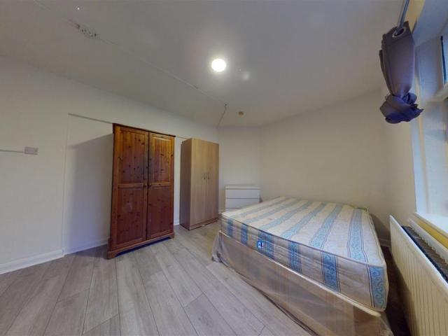 Apartment for rent in St Raphaels, Greater London