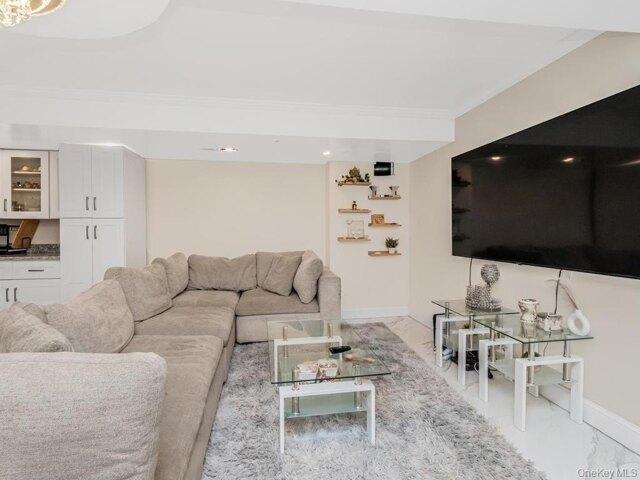 House for sale in The Bronx, Arverne