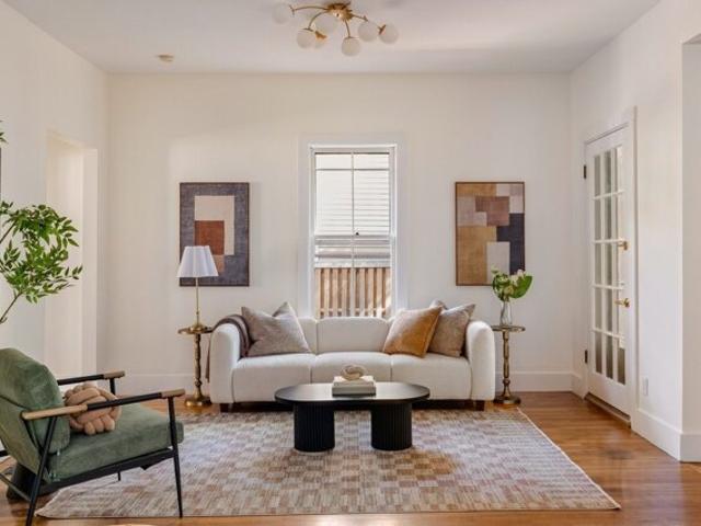 Condo for sale in Avon Hill, Cambridge