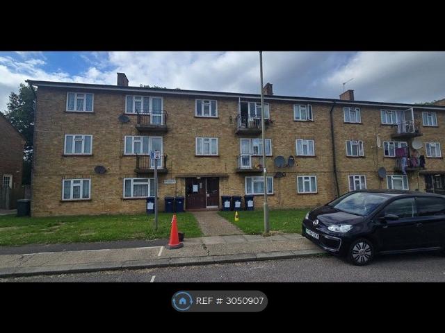 Apartment for rent in Broadfields, Greater London