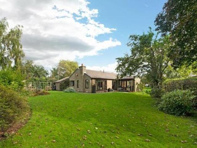 House for sale in Huddersfield, West Yorkshire