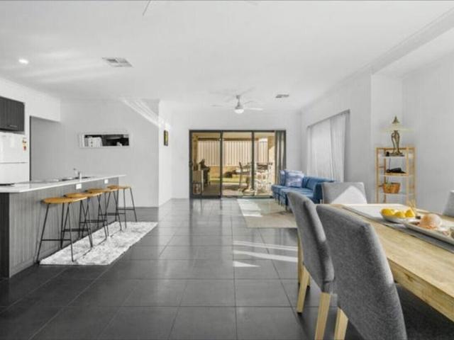 Room for rent in Parklands, Western Australia