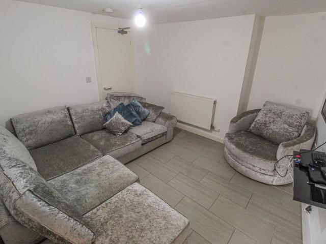 Room for rent in Pontypridd, Wales