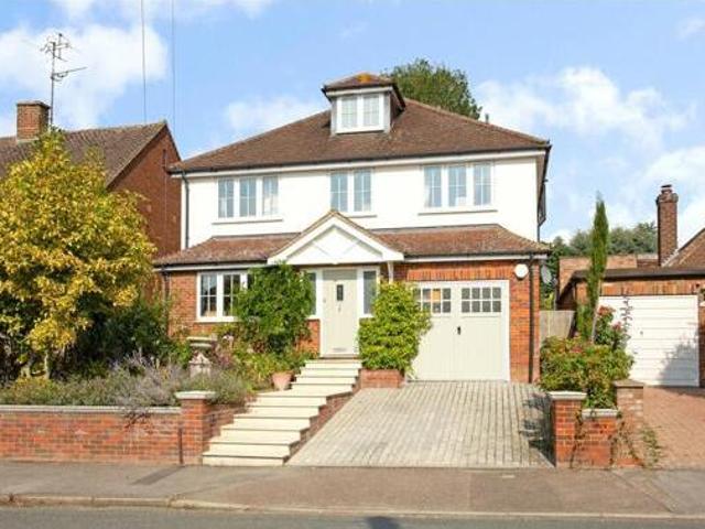 House for sale in Hatching Green, Five Acres