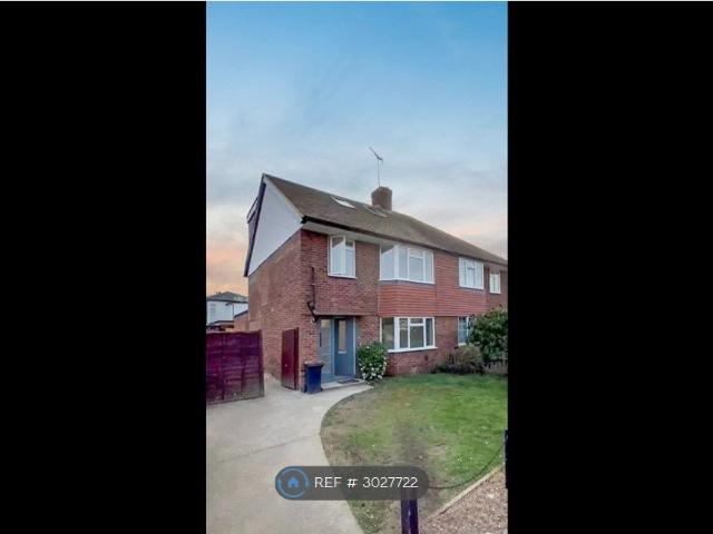 Studio for rent in Row Town, Surrey