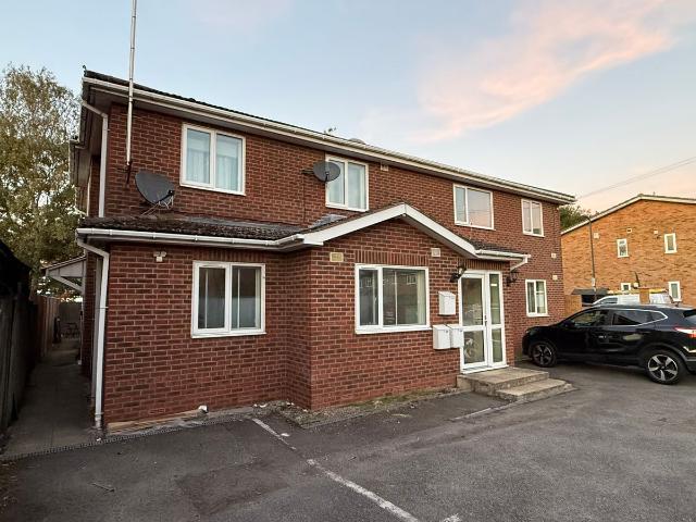 Apartment for rent in Colnbrook with Poyle, Slough