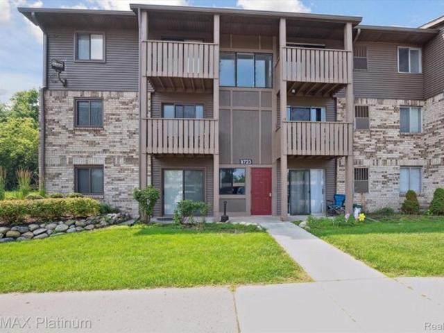 Condo for sale in Brighton