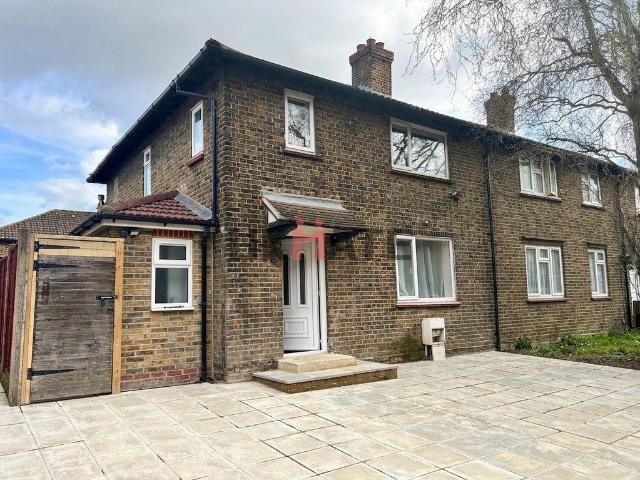 Room for rent in Horn Park, Greater London