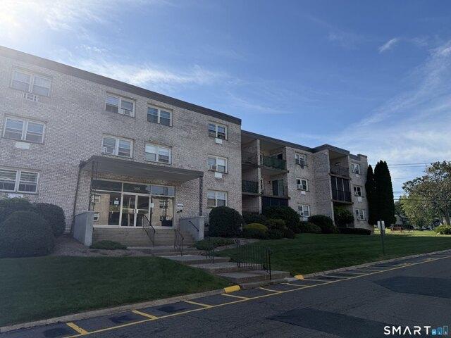 Condo for sale in Fort Trumbull, Milford