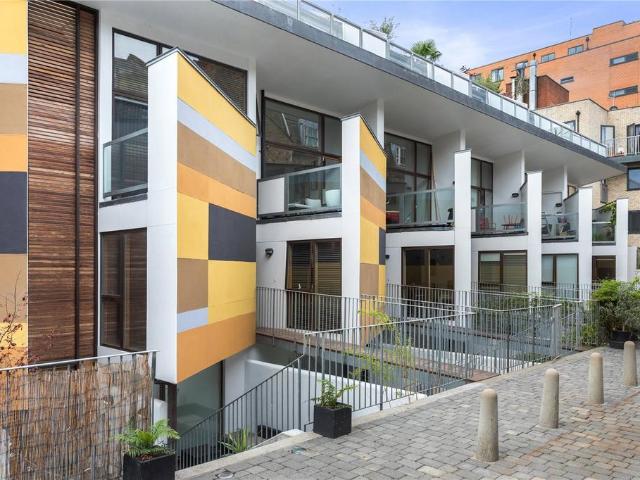 House for rent in St. George in the East, Greater London