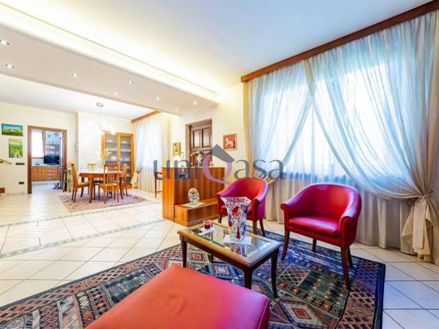 Villa Indipendente in vendita a Meda, Lombardia