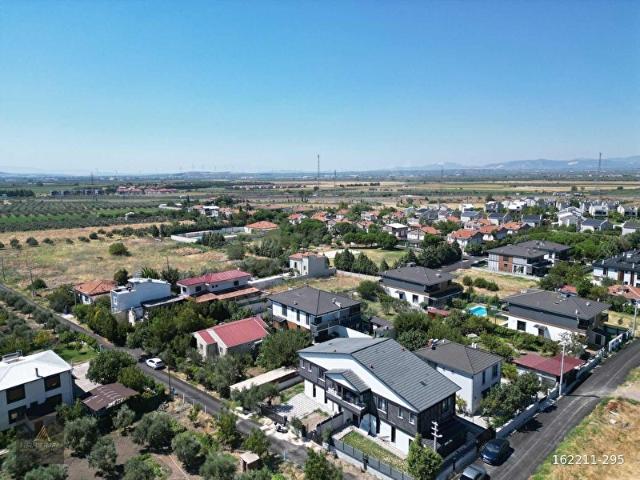 Akhisar, Manisa içerisinde satılık Villa