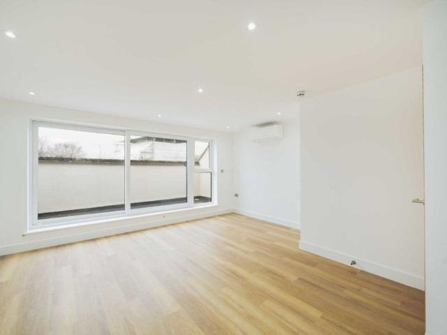 House for rent in Brownswood Park, Cat Hill