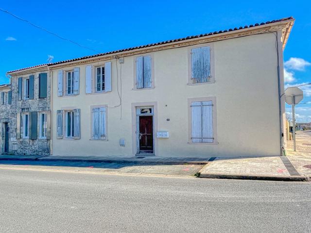 Local Commercial vente à Saintes, Médis