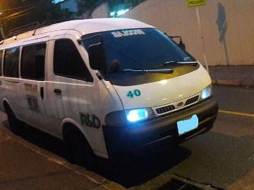 2004 se vende buseta escolar kia