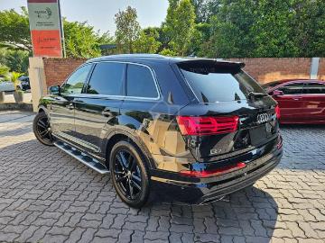 Audi q7 2020 gasoline 2020 audi q7 tfsi quattro s line 2 0l a